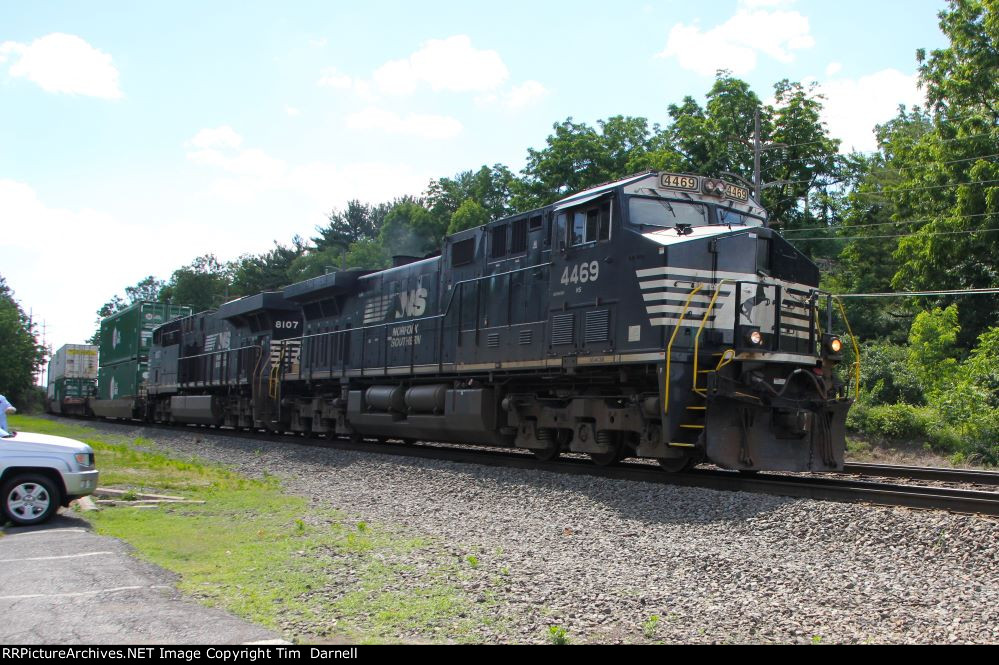 NS 4469, 8107 on 230